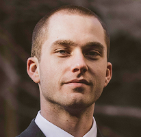 Thomas Whitfield, trading analyst and crypto market expert, headshot